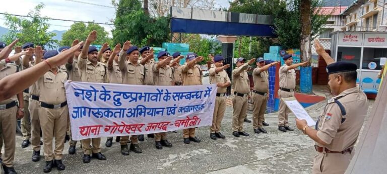 चमोली पुलिस ने नशे के खिलाफ निकाली जन-जागरूकता रैली