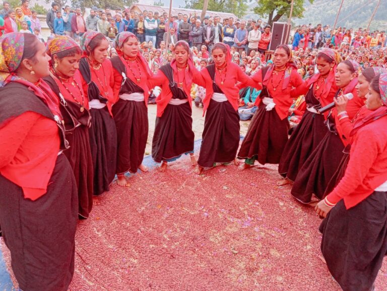 उर्गमघाटी : गौरा देवी पर्यावरण मेले में दूसरे दिन ममंद ने लोकनृत्य में बांधा समां