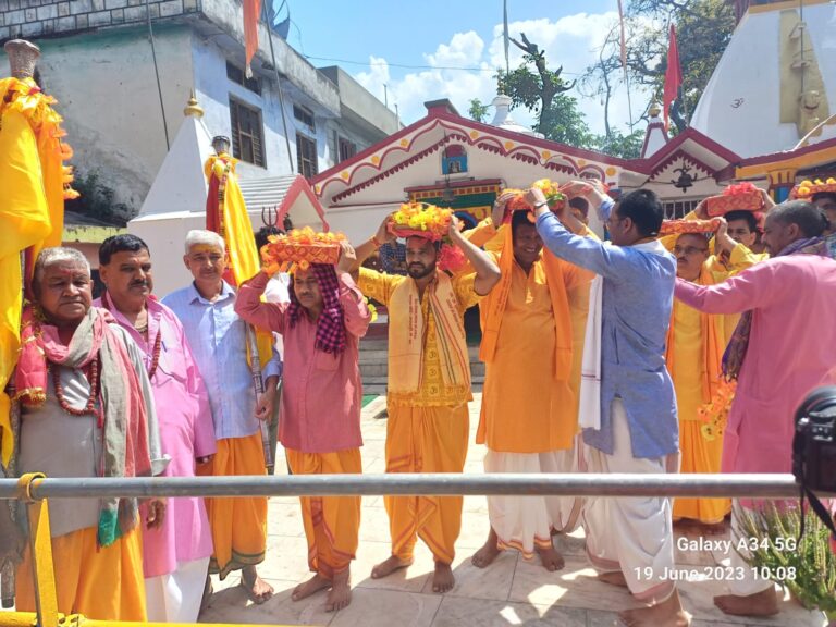 51 वर्षों के बाद अगस्त्यमुनि में विश्व मंगलम महायज्ञ का शुभारंभ, महिलाओं ने 151 जल कलशों से निकाली भव्य शोभायात्रा