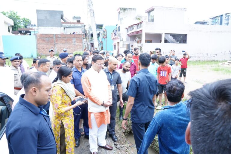 मुख्यमंत्री पुष्कर धामी ने बरसात से प्रभावित क्षेत्रों का लिया जायजा, डीएम को दिए निर्देश