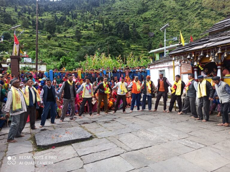 ऊखीमठ : रासी गांव में भगवती राकेश्वरी मन्दिर में पौराणिक जागरों का गायन विधिवत शुरू