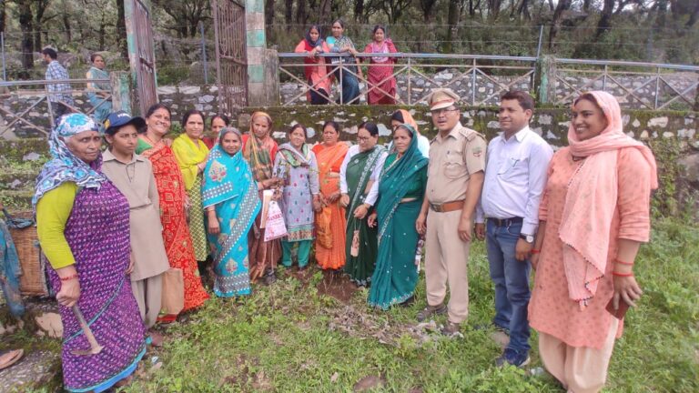 गोपेश्वर : हरेला पर्व पर वृहद वृक्षारोपण कार्यक्रम आयोजित