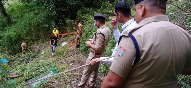 उत्तरकाशी : तीर्थयात्रियों की बस दुर्घटना में सात की मौत, 27 घायलों का रेस्क्यू कर भेजा अस्पताल