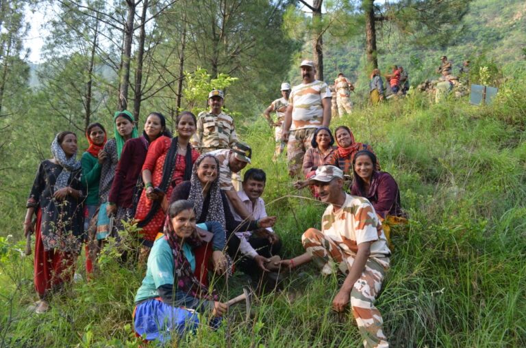 गौचर : आइटीबीपी के जवानों ने निर्वाली एवं भटवाड़ी गांव में किया 200 पौधों का रोपण