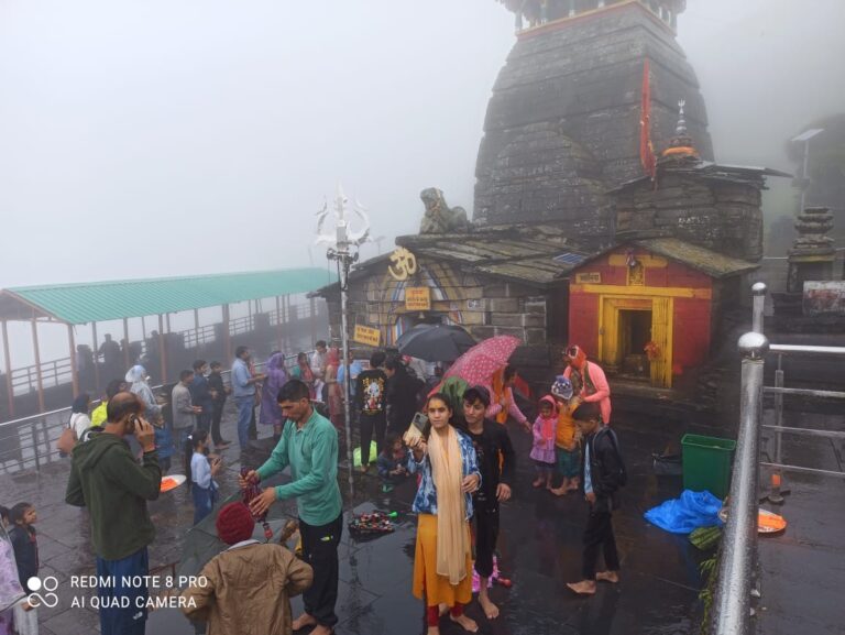 ऊखीमठ : भगवान तुंगनाथ धाम में सावन के चौथे सोमवार को जलाभिषेक के लिए भक्तों की उमड़ी भीड़