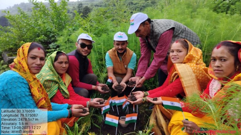 चमोली : ईराणी गांव में बलिदानियों की याद में किया वृक्षारोपण