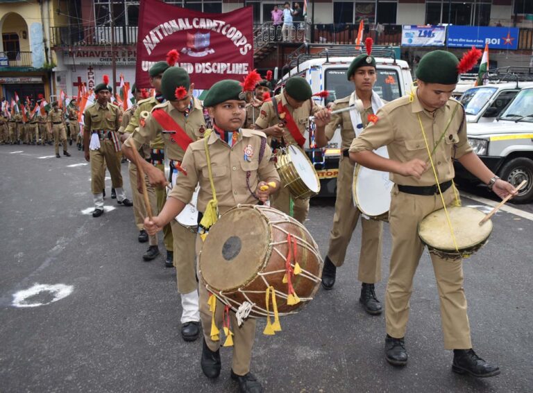 चमोली : जिले में सांस्कृतिक कार्यक्रमों के साथ हर्षोल्लास से मनाया गया 77 वां स्वतंत्रता दिवस