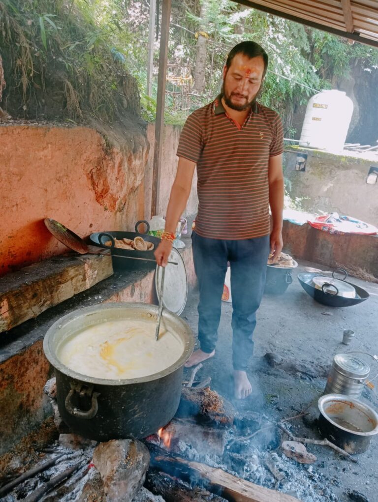 रक्षाबंधन पर्व पर कल्पेश्वर महादेव को लगता है खीर का भोग