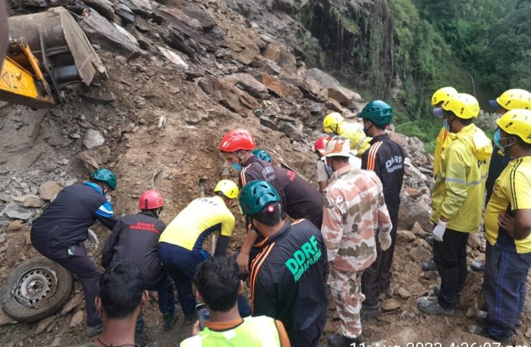 बड़ी खबर: तरसाली में बृहस्पतिवार को चट्टान टूटने से मलबे में दबी कार में पांच लोग हुए जिंदा दफन