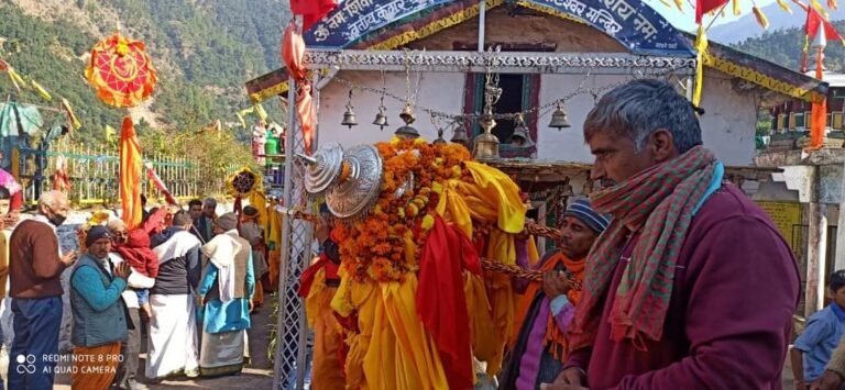 विश्व के सबसे ऊंचाई पर स्थित भगवान तुंगनाथ मंदिर में जीर्ण-शीर्ण छतरी का जीर्णोद्धार कार्य शुरू