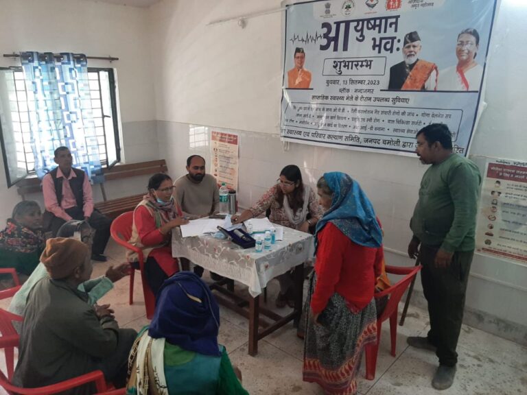 नंदप्रयाग : आयुष्मान भवः विशेषज्ञ हेल्थ मेले में 340 लोगों की जांच