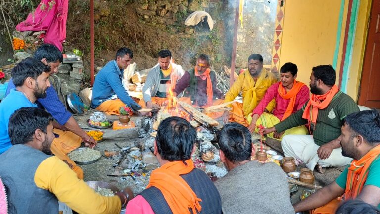 गोपेश्वर : गंगोलगांव क्षेत्रपाल मंदिर में नव दुर्गा पाठ संपन्न