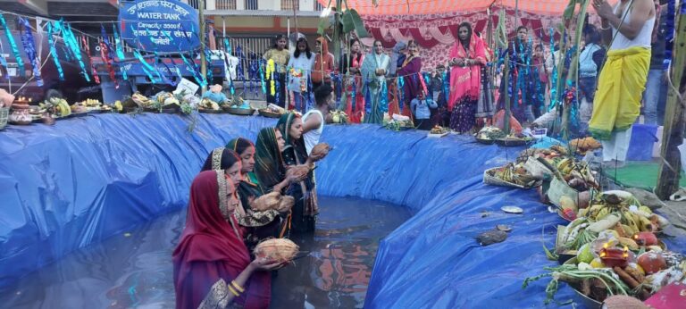 जोशीमठ : उगते सूर्य को अर्घ्य देने के साथ ही सीमांत में संपन्न हुआ छठ पूजा पर्व