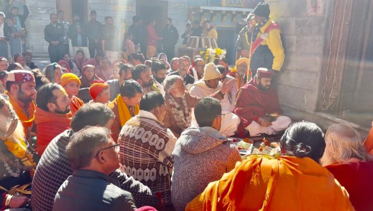 जोशीमठ : आदिगुरु शंकराचार्य की पवित्र गद्दी नृसिंह मंदिर गद्दीस्थल में हुई विराजित