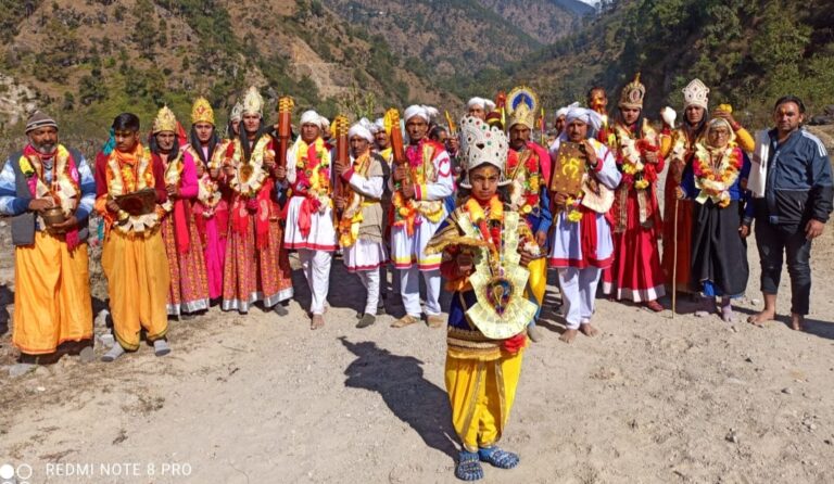 ऊखीमठ : पाण्डवों ने किया गंगा स्नान, सैकड़ों श्रद्धालुओं ने भी लगाई डुबकी