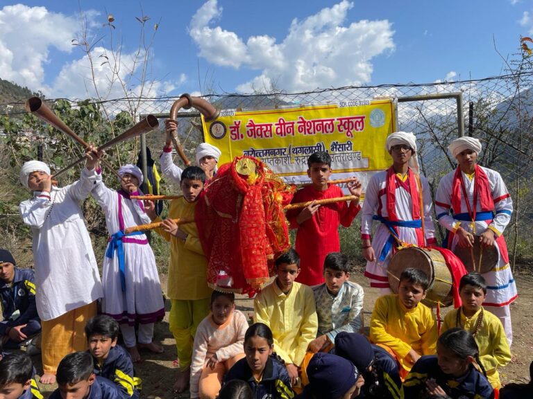 ऊखीमठ : डॉ.जैक्स वीन नेशनल स्कूल में लोक-संस्कृति एवं बसंत पर्व फूलदेई धूमधाम से मनाया गया