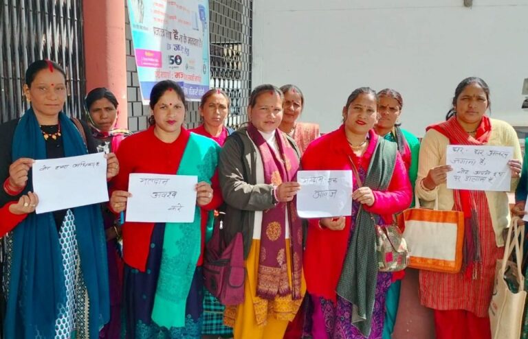 चमोली : चौपाल आयोजित कर महिला मतदाताओं को किया जागरूक 