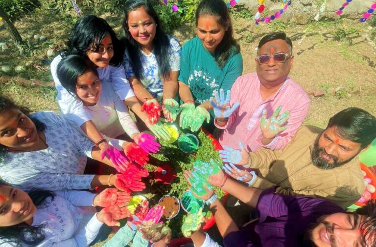 गोपेश्वर : होली मिलन कार्यक्रम आयोजित कर मतदाताओं को शत प्रतिशत मतदान के लिए किया प्रेरित