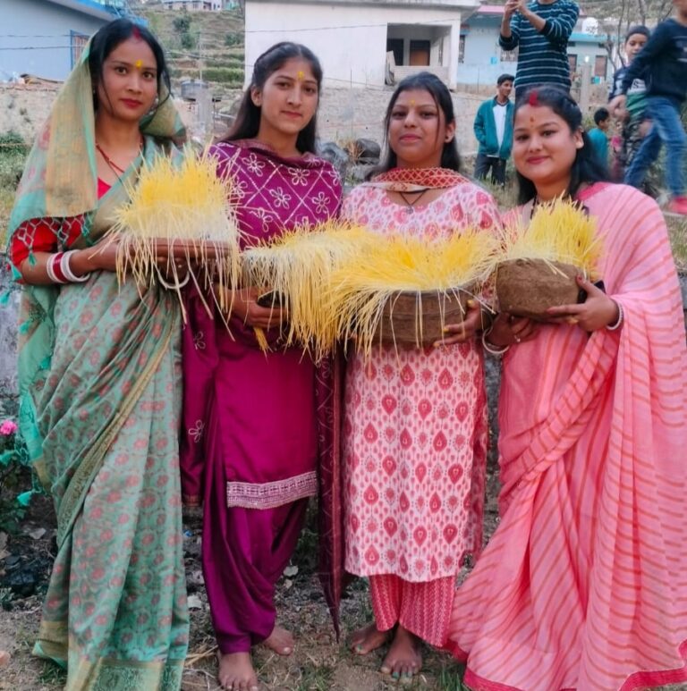 ऊखीमठ : ग्रामीणों ने क्षेत्र की खुशहाली के लिए धूमधाम से मनाया बी माता त्योहार