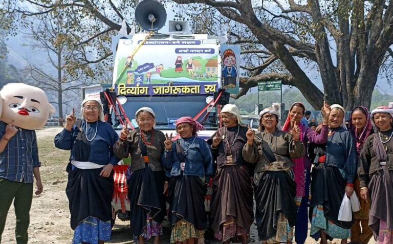 गोपेश्वर : चमोली में मतदाता बूथों पर आयोजित हुई जागरूकता रैली