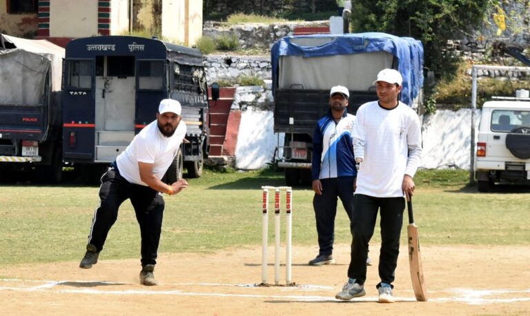 चमोली : दिव्यांग मतदाताओं ने क्रिकेट मैच खेल कर दिया शत प्रतिशत मतदान का संदेश