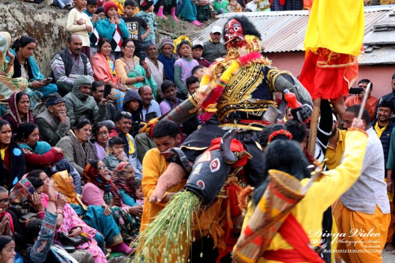 जोशीमठ : बड़ागांव में महिषासुर के वध के साथ पौराणिक हस्तोला मेला हुआ संपन्न