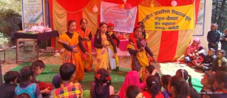नंदानगर : वार्षिकोत्सव में छात्र – छात्राओं के साथ ग्रामीणों नें दी सांस्कृतिक कार्यक्रम की शानदार प्रस्तुति