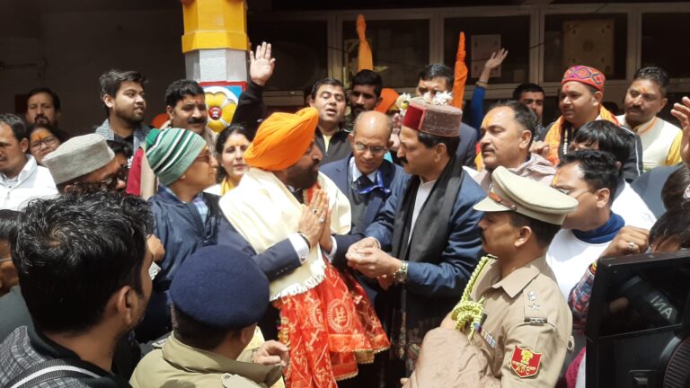 बदरीनाथ : राज्यपाल ने किए भगवान बदरी विशाल के दर्शन, देश और प्रदेश की खुशहाली की प्रार्थना की