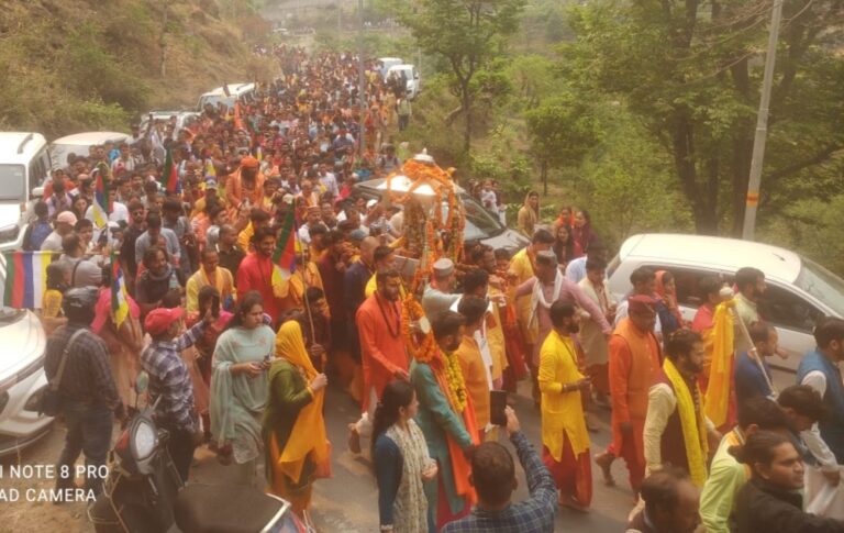 ऊखीमठ : बाबा केदार के जयकारों के साथ पंचमुखी उत्सव डोली ओंकारेश्वर मन्दिर से कैलाश को हुई रवाना