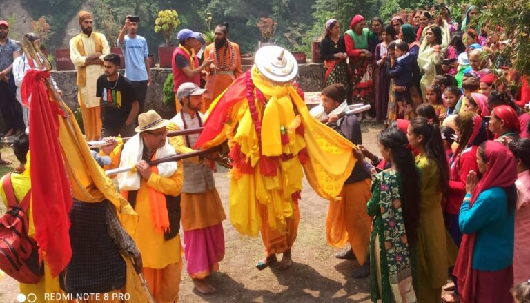 ऊखीमठ : द्वितीय केदार भगवान मद्महेश्वर की उत्सव डोली पहुंची अंतिम पड़ाव गौण्डार, कल खुलेंगे कपाट