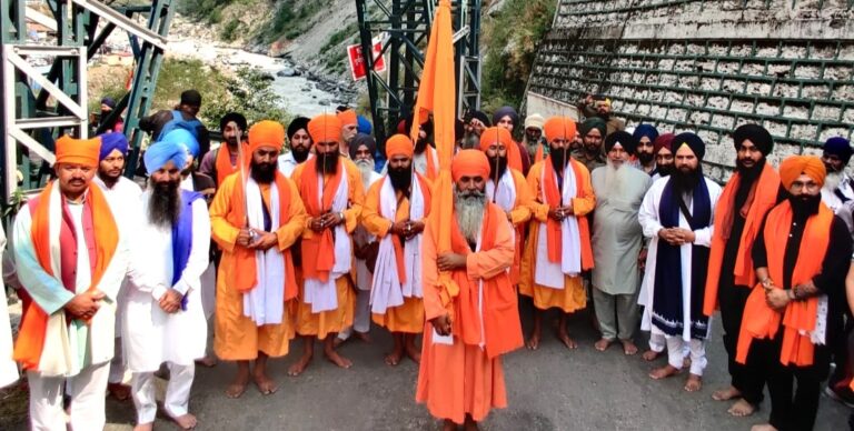 गोविन्दघाट : पंच प्यारों की अगुवाई में गोविन्दघाट से हेमकुंड साहिब यात्रा का आगाज, कल खुलेंगे कपाट