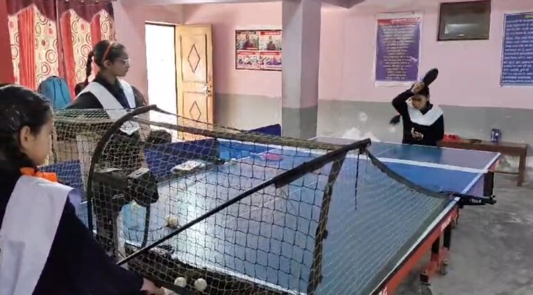 जोशीमठ : अमेरिकन टेबल टेनिस रोबोट से दिया जा टीटी प्रशिक्षुओं को ट्रेनिंग
