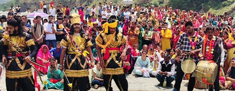 गौचर : बिजराकोट के रावल देवता के देवरा यात्रा में समुद्र मंथन में उमड़ी श्रद्धालुओं की भीड़