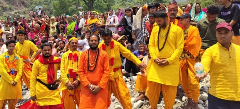 गौचर : बिजराकोट के रावल देवता के देवरा यात्रा में समुद्र मंथन में उमड़ी श्रद्धालुओं की भीड़