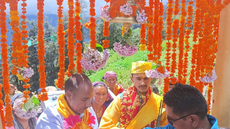 जोशीमठ : भगवान फ्यूंलानारायण के कपाट खुले,  यहां नारी को है श्रृंगार का विशेष अधिकार