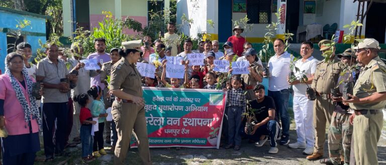 गौचर : वन विभाग के तत्वावधान में झिरकोटी के ग्रामीणों ने किया 500 पौधरोपण