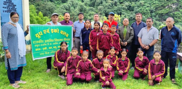 ऊखीमठ : लोक पर्व हरेला पर छात्र – छात्राओं ने किया वृक्षारोपण