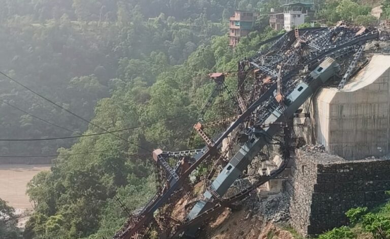 रूद्रप्रयाग : सिग्नेचर ब्रिज बनने से पहले टूटा, बड़ा हादसा टला, उठ रहे सवाल!