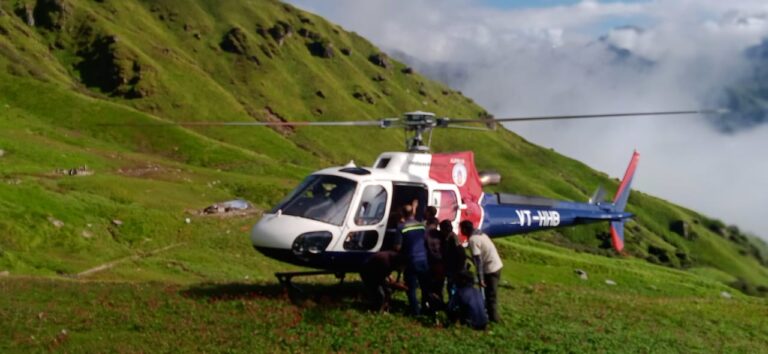 चमोली : रूद्रनाथ पैदल मार्ग पर घायल तीर्थयात्री को हेली से रेस्क्यू कर एम्स ऋषिकेश भेजा गया