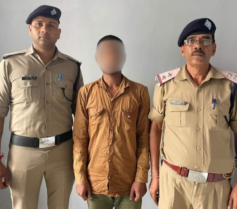 चमोली : किशोरी से अश्लील हरकत करने वाले आरोपी आरिफ को पुलिस ने किया गिरफ्तार