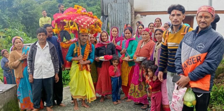 जोशीमठ : उर्गमघाटी में नंदा लोकजात यात्रा शुरू, मां भगवती को बुलाने के लिए छंतोली कैलास को रवाना