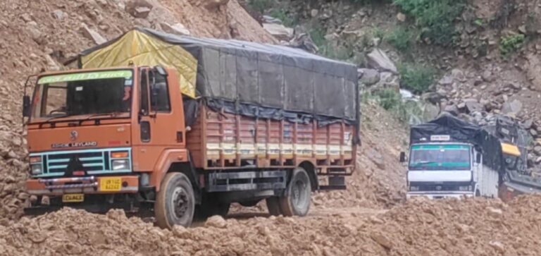 चमोली : बदरीनाथ हाईवे कमेडा में खुला, जिले में 46 ग्रामीण मोटर मार्ग अब भी बाधित