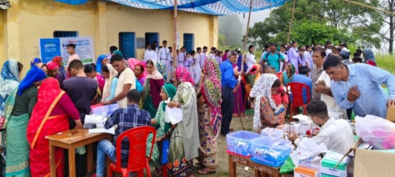 गौचर : ग्राफिक ऐरा अस्पताल ने पोखरी के सरमोला में 300 लोगों का किया निःशुल्क जांच