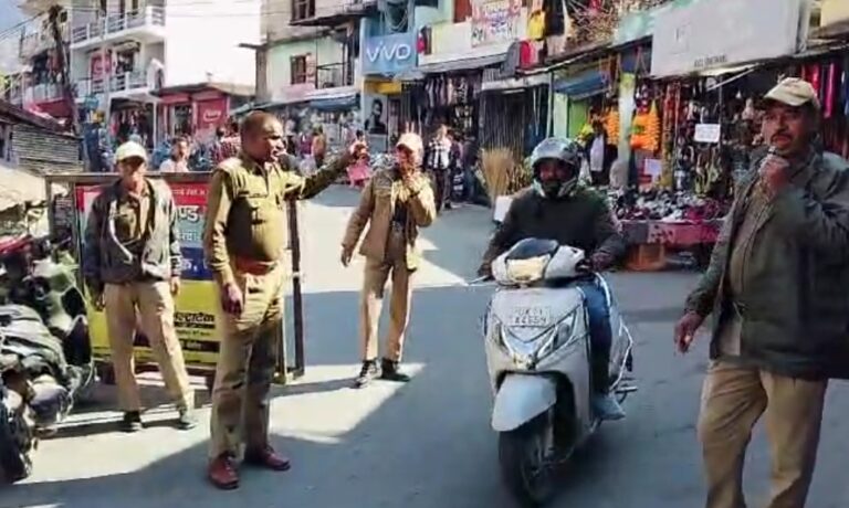 जोशीमठ : धनतेरस पर बाजार में बनी रौनक, पुलिस अलर्ट