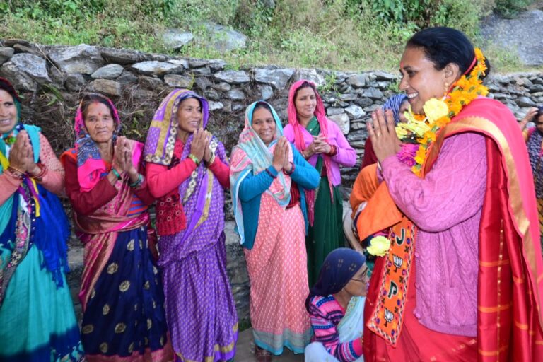 केदारघाटी : भाजपा प्रत्याशी आशा नौटियाल ने दशज्यूला क्षेत्र पहुंचकर मांगा आशीर्वाद