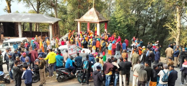 ऊखीमठ : तुंगनाथ की उत्सव डोली रात्रि प्रवास के लिए पहुंची भनकुण्ड, मक्कूबैण्ड से पांच घंटे विलम्ब से रवाना हुई डोली