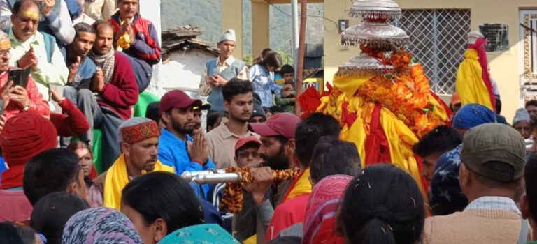 ऊखीमठ : तृतीय केदार भगवान तुंगनाथ की उत्सव डोली शीतकालीन प्रवास मक्कूमठ में हुई विराजमान