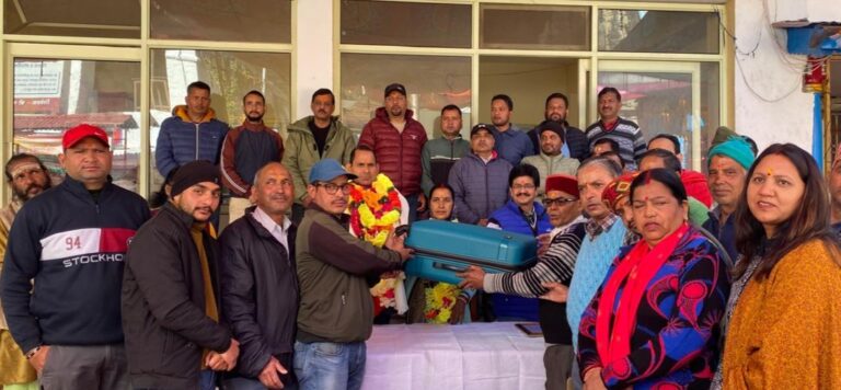 ऊखीमठ : बीकेटीसी कर्मचारी विजय पटवाल को सेवानिवृत्त पर दी भावभीनी विदाई