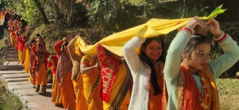 गौचर : भव्य जल कलश यात्रा के साथ रानीगढ़ पट्टी की आराध्य देवराड़ी देवी की देवरा यात्रा का शुभारंभ