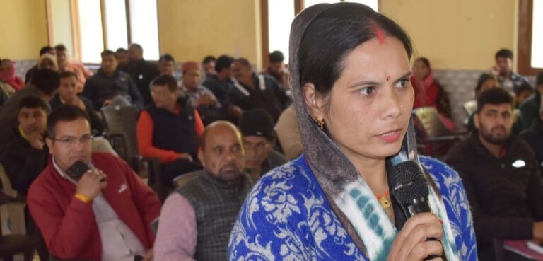 चमोली : जिलाधिकारी ने तहसील दिवस पर सुनी जनसमस्याएं